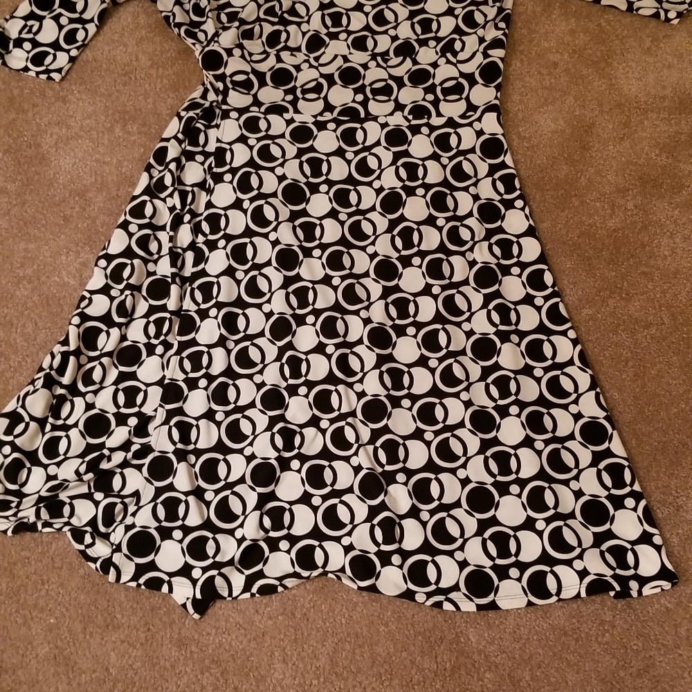Dress - Picture 3 of 4